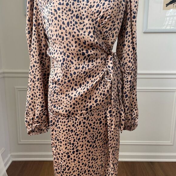 NWT Dress Forum Work To Weekend Leopard Satin Wrap Skirt Blouse M - Picture 5 of 11